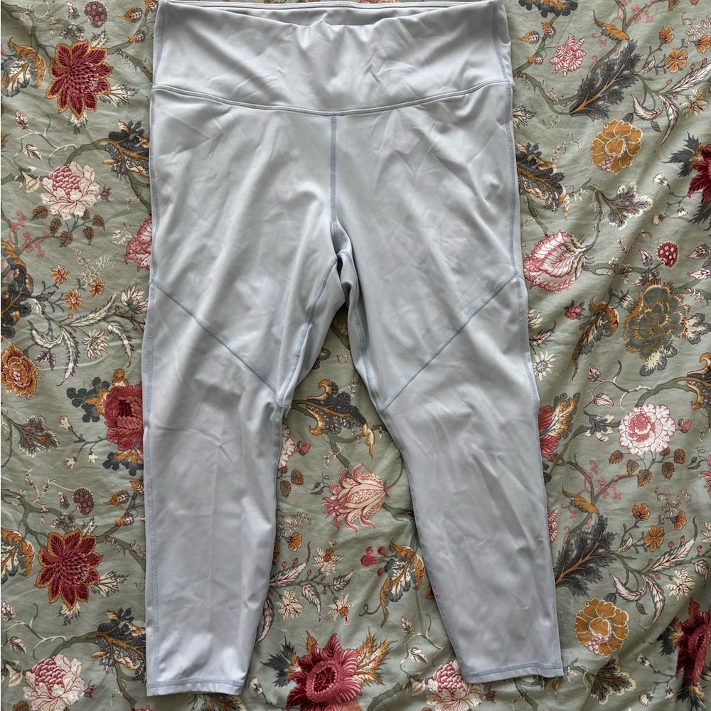 Fabletics | PureLuxe High-Waisted Iridescent 7/8 Legging - Picture 4 of 6